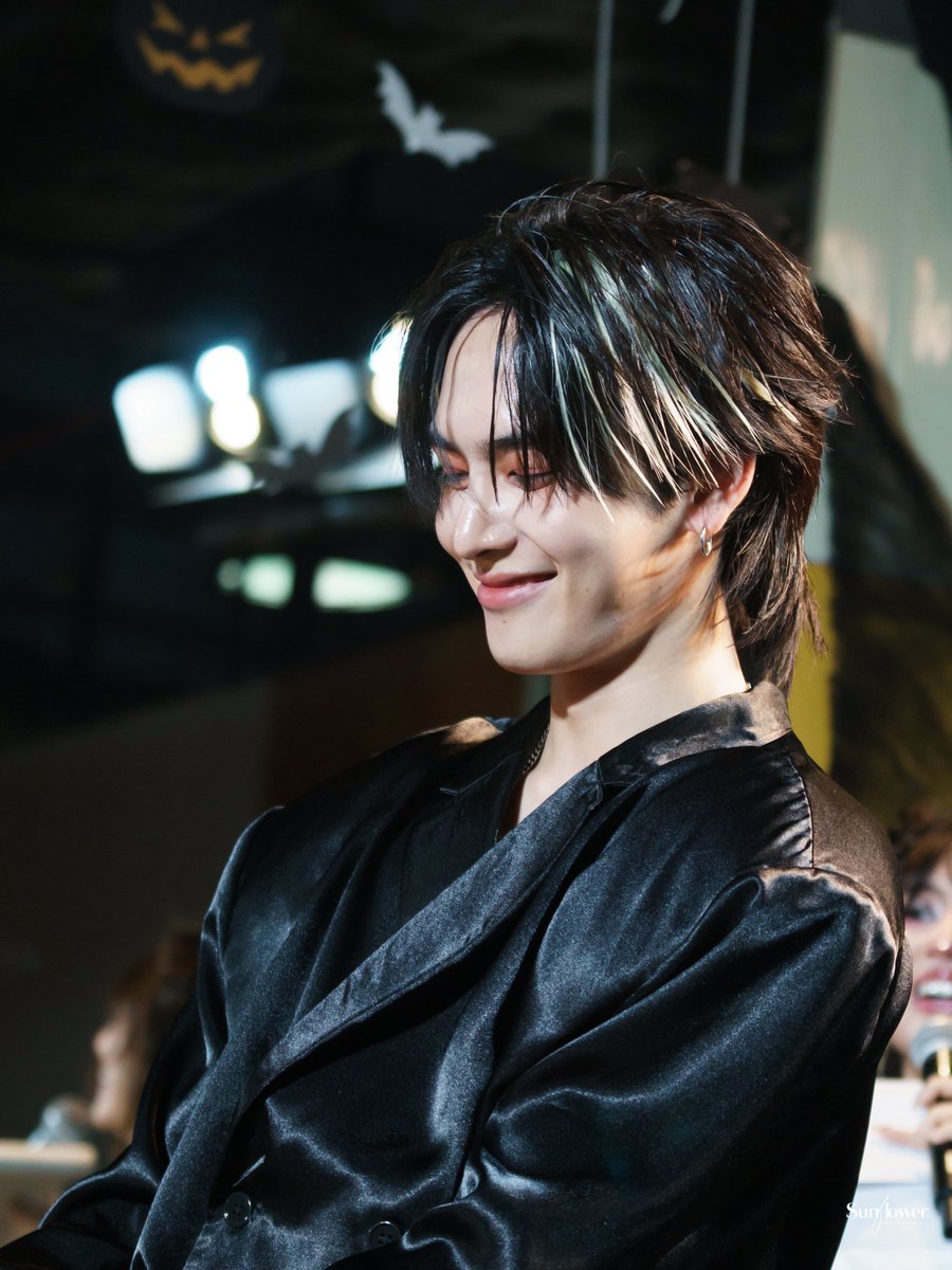 ยิ้มหวานที่สุด~ ✨

SANTA HIGHLOWEEN MONTH

#GarnierHairlighterxSanta
#Santapp