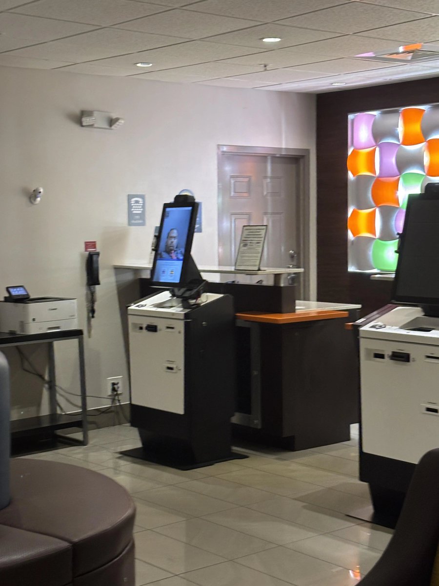 OldRowSwig's tweet image. Hotels using overseas video check-in clerks should be illegal
Absolutely fucking ridiculous