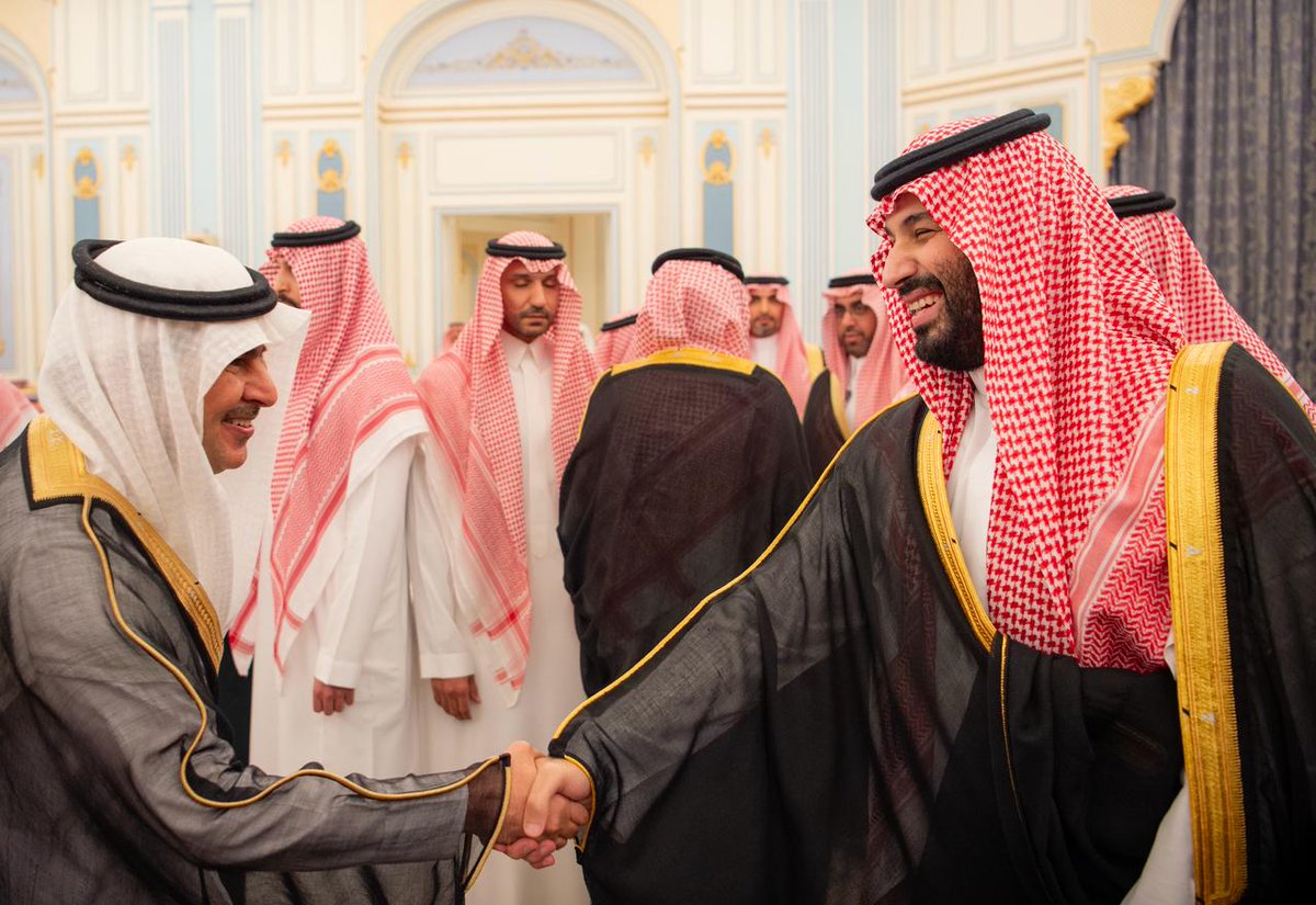 سمو #ولي_العهد يستقبل أصحاب السمو الأمراء والفضيلة العلماء والمعالي الوزراء وجمعًا من المواطنين الذين قدموا للسلام على سموه.
spa.gov.sa/N2425393
#واس
