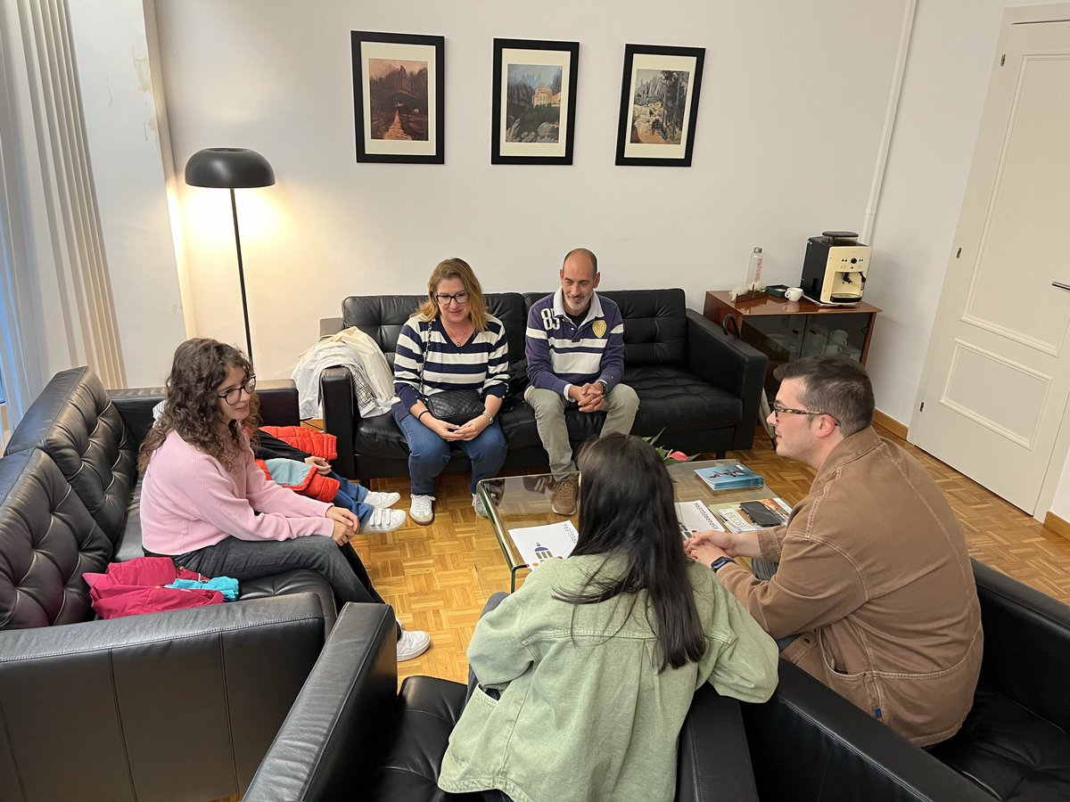 Hem tingut el plaer de conèixer la Carla Criado. Amb només 15 anys, forma part del grup Entity Dance Family que han aconseguit una increïble 2a posició entre els 40 millors equips del món al World Hip Hop Dance Championship als Estats Units! 🥈🇺🇸

#EsparregueraAvança