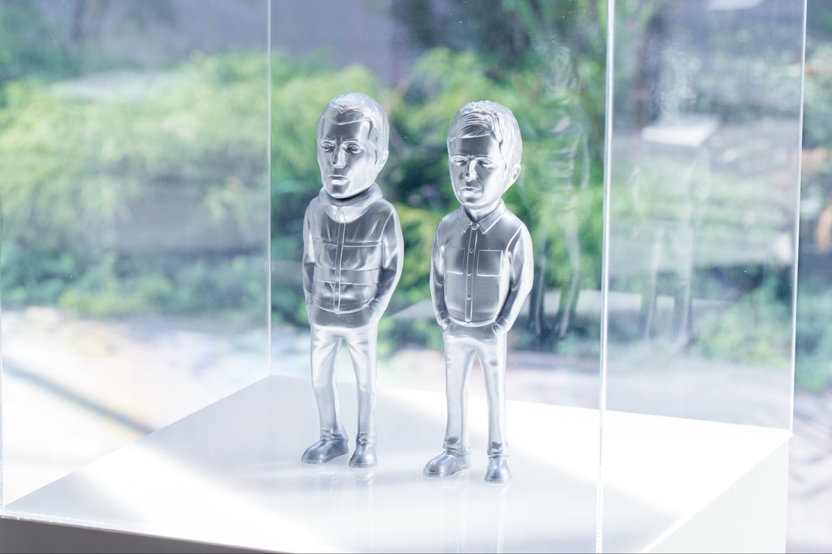 Oasis Historic Gig Art Poster & フィギュア作品、オンライン販売開始