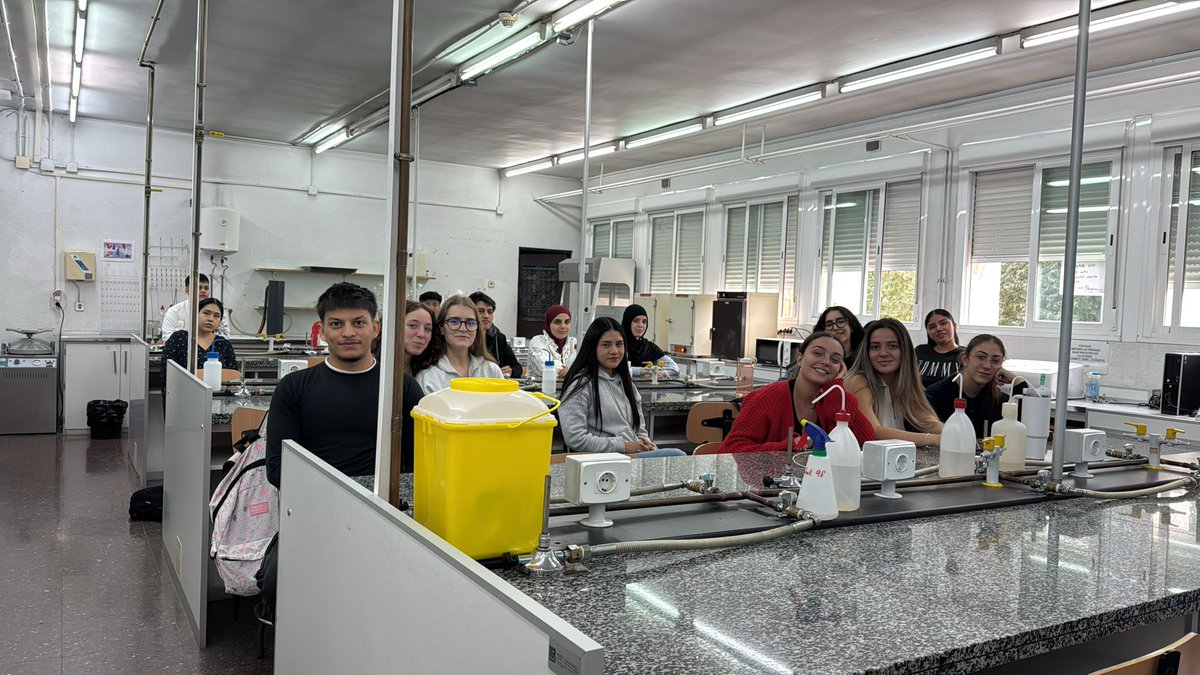 aetel_es's tweet image. ℹ️  Información y orientación desde vuestra asociación
Turno de tarde de alumnos de Laboratorio Clínico y Biomédico del 𝐈𝐄𝐒 𝐑𝐞𝐧𝐚𝐜𝐢𝐦𝐢𝐞𝐧𝐭𝐨, en Madrid
#aeteltuasociacion
#TSS
#laboratorioclinico
#anatomiapatologica