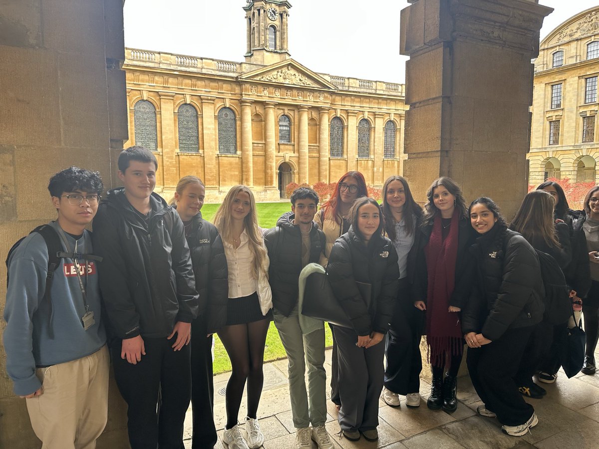 BRGS_1701's tweet image. We loved taking a group of 34 Year 12 students to @UniofOxford ! 
Students gained valuable insight into life at Oxford, the application process, and enjoyed engaging academic talks. A fantastic experience for all! #Oxbridge #Inspiration #FutureStudents