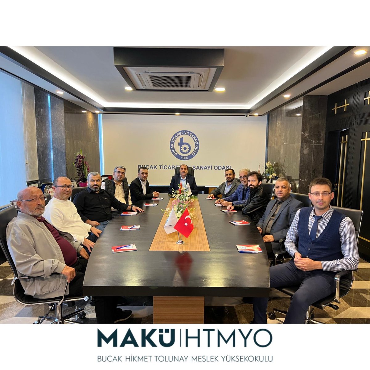 Yükseköğretim Kurulu ile Türkiye Odalar ve Borsalar Birliği arasında imzalanan Meslek Yüksekokulları Eğitim İş Birliği Protokolü kapsamında, Protokol Yürütme Kurulu’nun 2025-2026 Güz Dönemi'ne ait ilk toplantısı Bucak Ticaret ve Sanayi Odası ev sahipliğinde gerçekleştirildi.