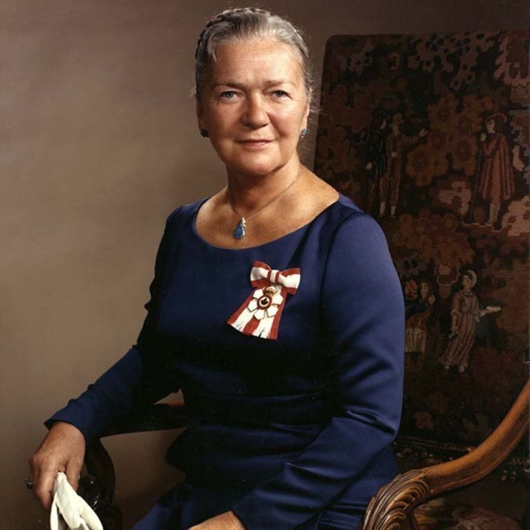 CraigBaird's tweet image. Pauline McGibbon made history throughout her life.
The first female Lt. Governor, the first female chancellor of both the University of Toronto and University of Guelph and the first woman to lead the Canadian Conference of the Arts.
This is her story. 
🧵 1/10