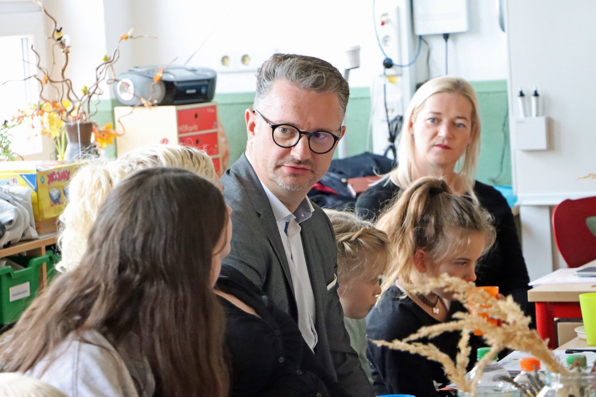 🎓 2,2 Mio. € für Ganztagsangebote im Landkreis Sonneberg!
Sieben Schulen profitieren – mehr Raum, mehr Zeit, mehr Chancen für Kinder im ländlichen Raum.
👉bildung.thueringen.de/aktuell/landkr…
#GanztagInvest #BesteBildungTH #Thüringen