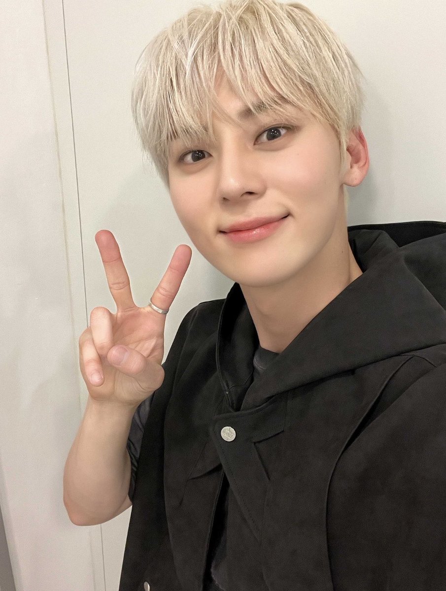 🖤🖤🖤 [104] D-60 #황민현 #HWANGMINHYUN