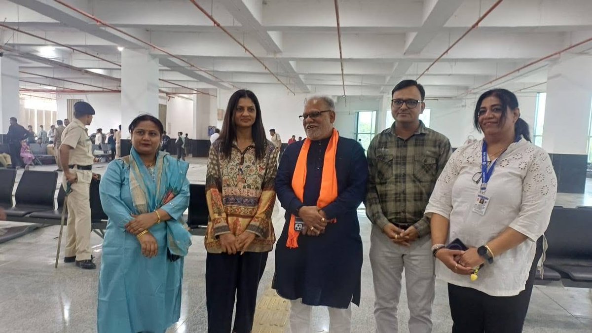harshadpatelmla's tweet image. આજ રોજ છઠ ની પૂજા કરવા જતા યુપી અને બિહાર ના યાત્રિકો માટે ભારતીય રેલવે દ્વારા સવિશેષ ટ્રેન નું સાબરમતી રેલવે સ્ટેશન થી કરવામાં આવી હતી જેમાં યાત્રિકો માટે મુસાફરી દરમિયાન આજે સેવા આપવાનો અવસર પ્રાપ્ત થયો હતો.
