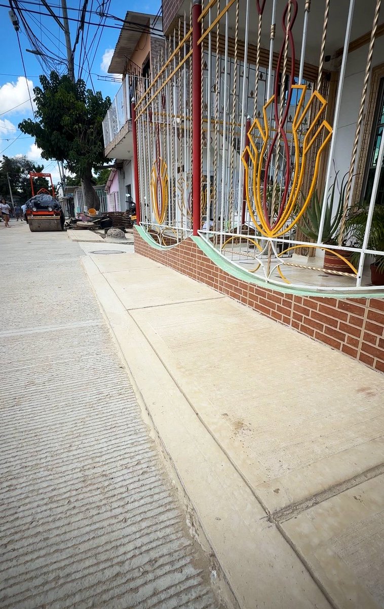 MalamboAlcaldia's tweet image. Alcaldesa @YenisOrozco_ supervisó obras de #pavimentación y redes de acueducto con un 90% de avance, que mejoran la movilidad y calidad de vida de las familias del sector.

+ Info aquí: short.do/3-OY95

#AlcaldíadeMalambo #Malambo #NosMueveMalambo