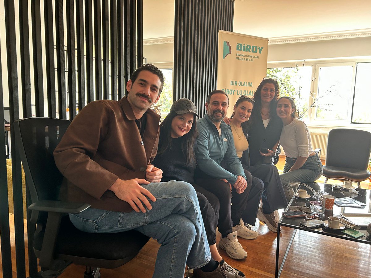 🎬 Kızılcık Şerbeti’nden BİROY’a Ziyaret!

Sevgili üyelerimiz Bahtiyar Memili, Ece İrtem, Serkan Rutkay Ayıköz ve BİROY ailesine yeni katılan Feyza Civelek, ofisimizde bizleri ziyaret etti. Hem mesleki konular üzerine sohbet ettik hem de merak ettikleri soruları yanıtladık.