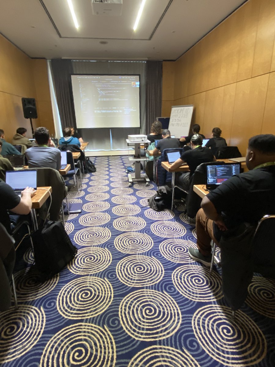 JS_Days's tweet image. 🌁Berlin! Wir sind zurück! Weiter geht es mit spannenden Workshops:
Dich begleiten dabei Nils Röhrig, @basti_springer , Zoey Kaiser, @christianliebel und @sogldaniel! 💪