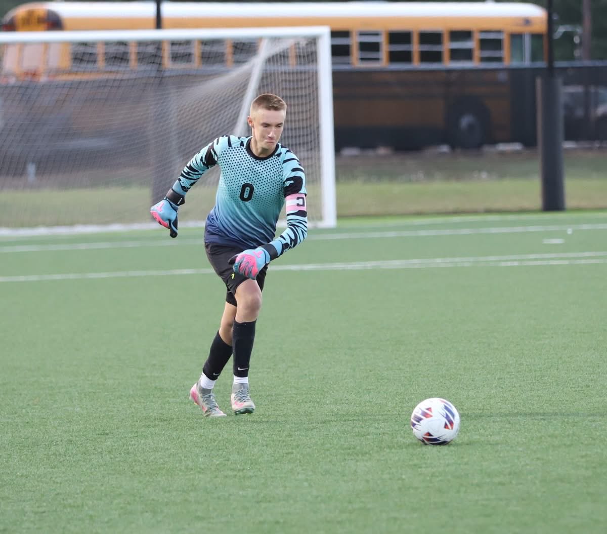 northmont_s's tweet photo. 🚨TOURNAMENT TIME: ROUND 1 🚨

We are back in action, as we welcome the #4 seed in Dayton, Fairborn! We host tonight at 7:00 PM. Please come out and give these boys some support and get the stadium LOUD! One game at a time is all that matters. See you all tonight, Go Bolts! ⚡️⚽️ https://t.co/UOGHtvzlbr