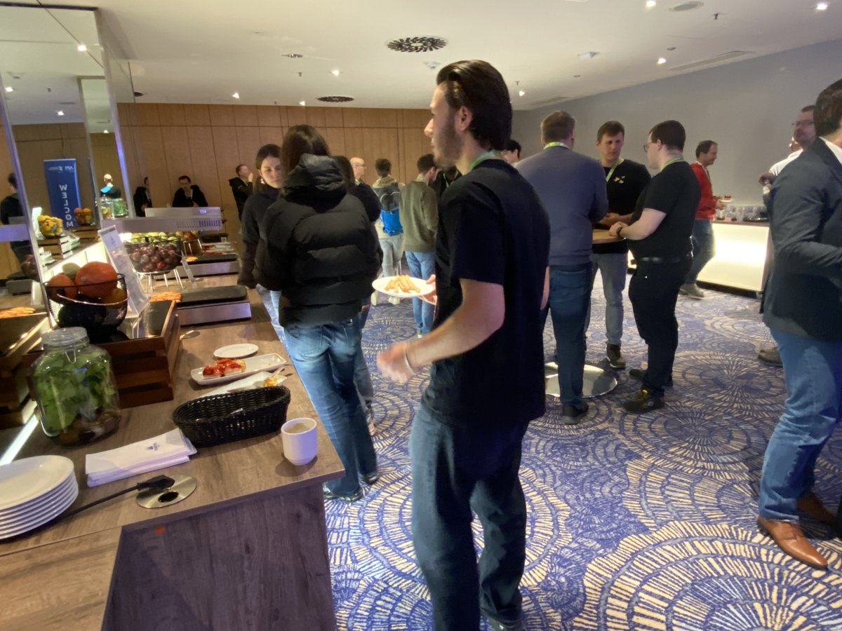 JS_Days's tweet image. 🌁Berlin! Wir sind zurück! Weiter geht es mit spannenden Workshops:
Dich begleiten dabei Nils Röhrig, @basti_springer , Zoey Kaiser, @christianliebel und @sogldaniel! 💪