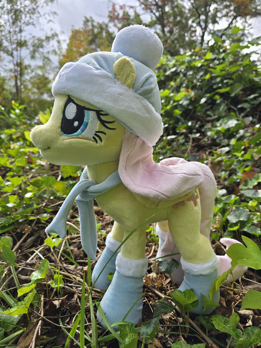 DoodlesDoodles8's tweet image. I took Flutters to the mountains with me and she had a great time hehe she&apos;s ready for the chilly times but hates to say goodbye to her hibernating friends! 
$160 plus shipping
#mlp #mylittlepony #plush #plushy #custom #handmade #fluttershy #Christmas #socks