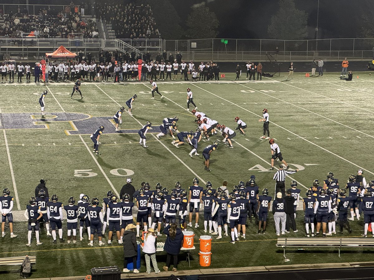 Prior Lake defeated Farmington 29–15 on Senior Night to close out the regular season and secure the No. 3 seed in playoffs!
Check out my story for a full recap of the victory and a preview of this week’s playoff matchup against White Bear Lake!🔵🟡🏈

priorlakefootball.com/news_article/s…