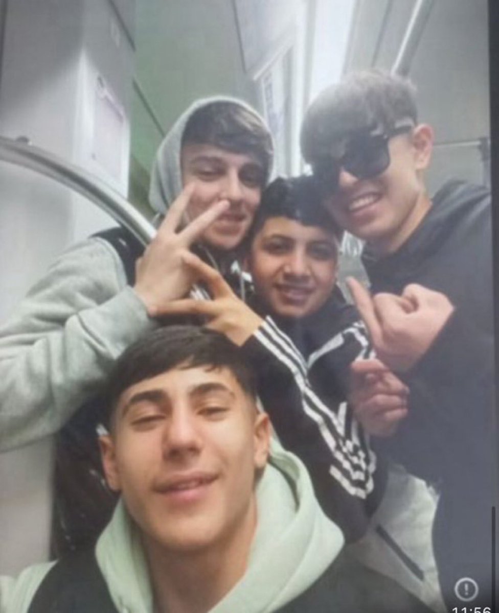 bisusrahime's tweet image. Bir çocuğun hayatına son verip ardından bu pozu veren canilere ÇOCUK deyip, onlara indirim uygulayıp bir de beraat mı verdiniz? Gerçekten mi! Allah belanızı versin. Bir anneye neler yaşattınız
#AhmetMinguzziEmsalOlsun yasemin minguzzi