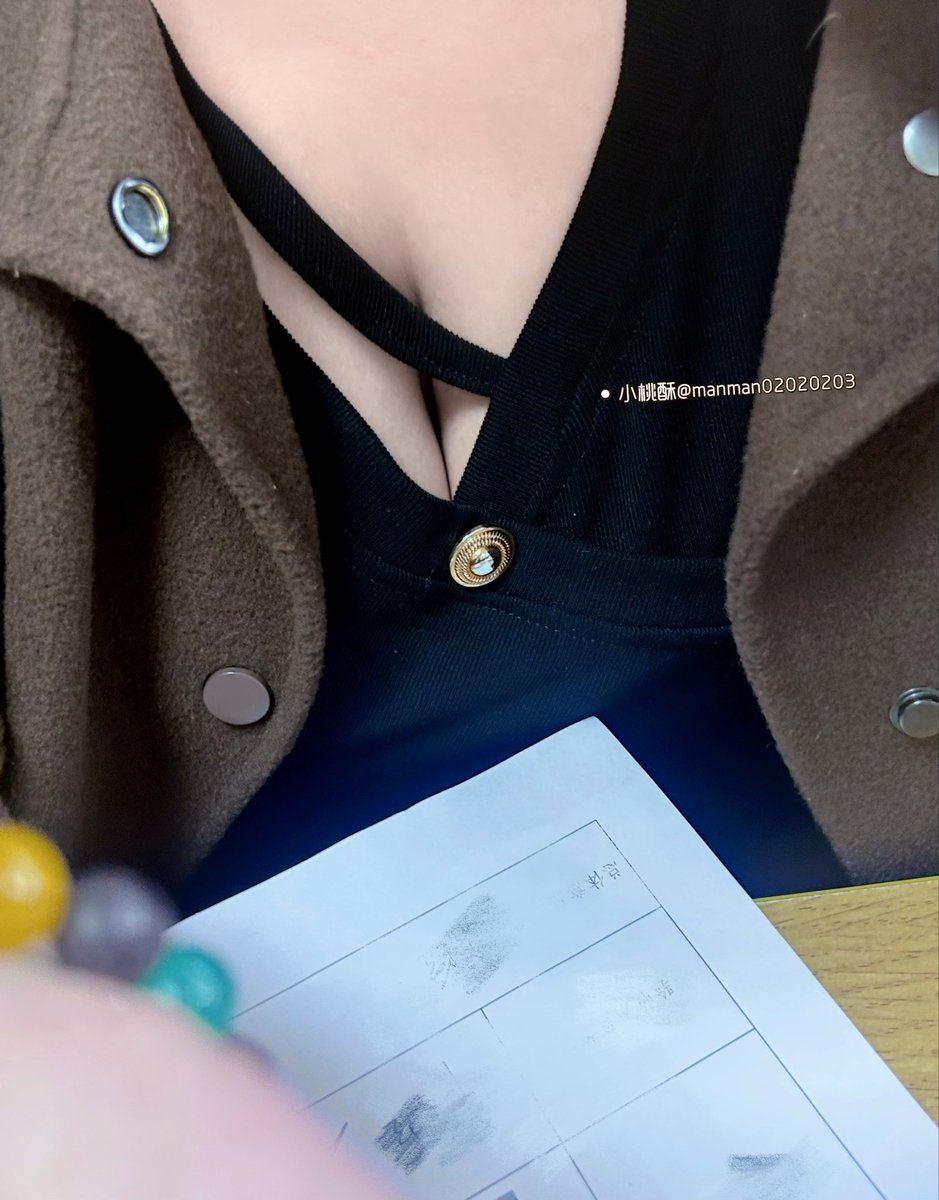 福利姬小桃酥（巨乳版）分享的黄推图片3 - 网红私拍内容