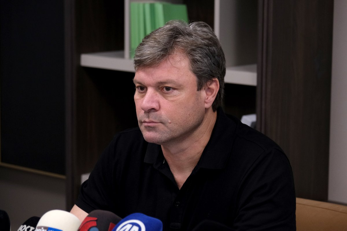 🔴 Ertuğrul Sağlam: Kocaelispor’daki hikayemiz bir şekilde yarım kaldı ama ilerleyen zamanlarda, başka bir ortamda ve başka bir yönetim anlayışıyla bu hikaye bir gün tamamlanacaktır. 

(Onur Kından'ın organize ettiği "Amatör Ruhunu Kaybetmeyen Profesyoneller" paneli konuşması.)