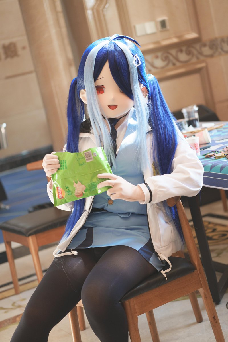 喜欢上班偷吃是吧
（请无视打错的领带）
📷: <a href="/nemuzuki99/">眠月</a> 
🎭: <a href="/haagaau_GF/">Kigurumi虾饺工房</a> 

#着ぐるみ　＃合歓垣フブキ　#合歓垣フブキ生誕祭2025