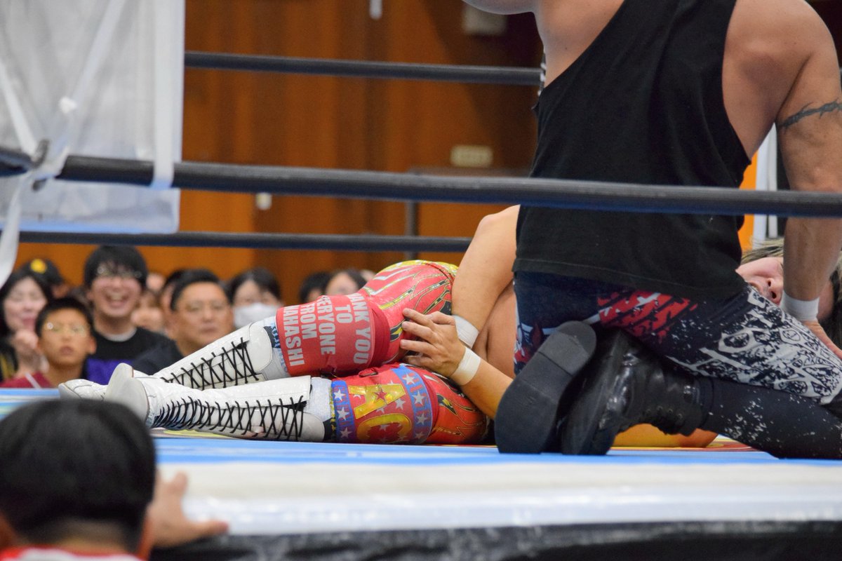 smile_chop's tweet image. ごめんなさい、とても笑っちゃった🤣
#njroad #棚橋弘至 #EVIL #ディック東郷 石狩大会 2025.10.19