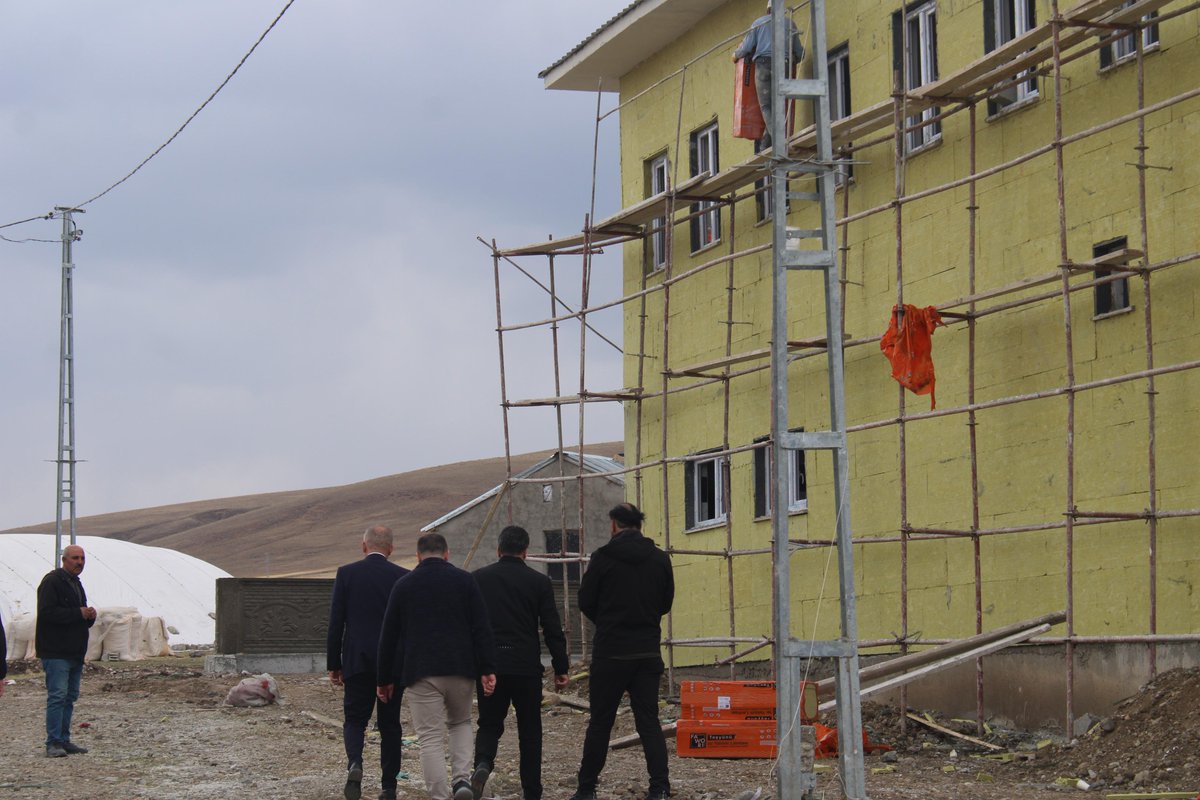 📌Kaymakamımız Sn. Erkan MİNUZ, Ekincik ve Yamaç ilkokulu ile Yukarı Gözlüce Öğretmen Burçin Özdemir İlkokulunu ziyaret etti.

Ardından yapımı devam eden Ekincik Ortaokulunu ziyaret eden Kaymakamımız, okulun durumu hakkında yetkililerden bilgi aldı.