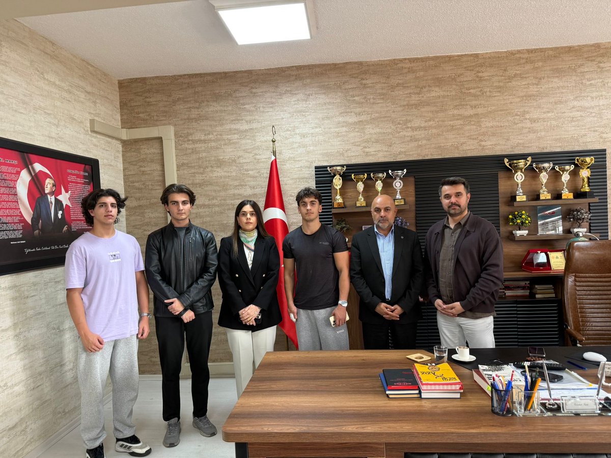 🥇 Batman’ımızın Gururu Genç Mucitlerimizi Kahvaltı Programında Ağırladık

ALS hastaları için geliştirdikleri yapay zeka destekli mobil uygulama ile TÜBİTAK, TEKNOFEST ve ulusal yarışmalarda büyük başarılar elde eden; Mayıs ayında ABD’de düzenlenecek Regeneron ISEF Uluslararası