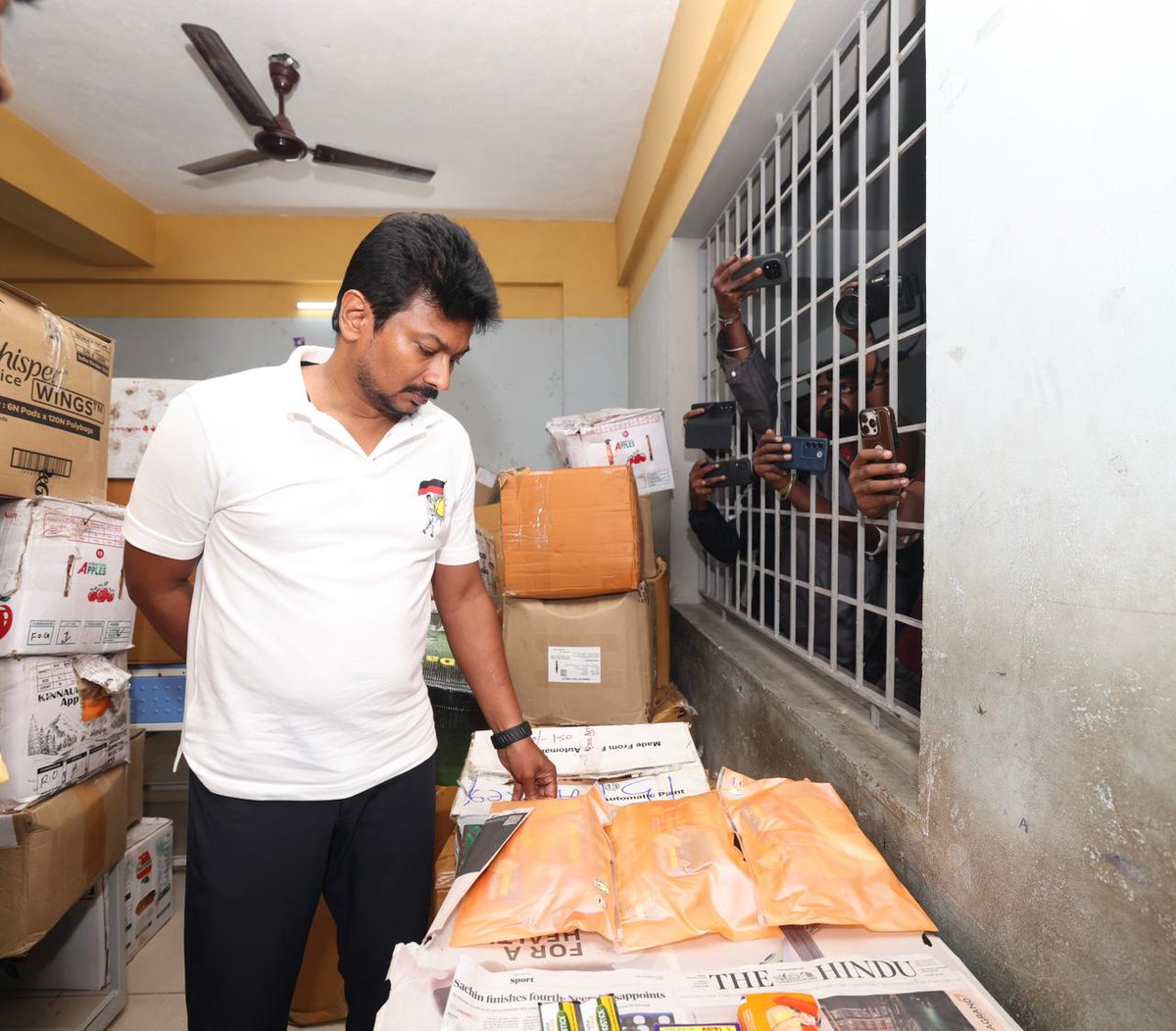 Udhay (@udhaystalin) on Twitter photo வடகிழக்குப் பருவமழையால் கனமழை பெய்து வரும் நிலையில், <a href="/chennaicorp/">Greater Chennai Corporation</a> - மண்டலம் 13 - வார்டு 177 - வேளச்சேரி பகுதியில், தனியார் பள்ளியில் அமைக்கப்பட்டுள்ள தற்காலிக தங்குமிடத்தில் இன்று மாலை ஆய்வு செய்தோம்.
அங்குள்ள வசதிகள் குறித்துக் கேட்டறிந்து, மக்களுக்குத் தேவையான அனைத்து வடகிழக்குப் பருவமழையால் கனமழை பெய்து வரும் நிலையில், <a href="/chennaicorp/">Greater Chennai Corporation</a> - மண்டலம் 13 - வார்டு 177 - வேளச்சேரி பகுதியில், தனியார் பள்ளியில் அமைக்கப்பட்டுள்ள தற்காலிக தங்குமிடத்தில் இன்று மாலை ஆய்வு செய்தோம்.
அங்குள்ள வசதிகள் குறித்துக் கேட்டறிந்து, மக்களுக்குத் தேவையான அனைத்து