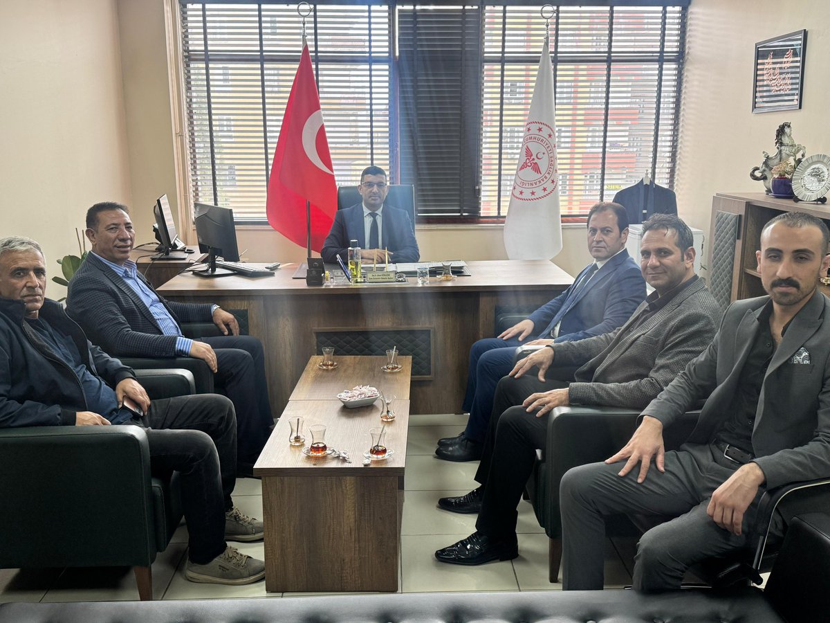 İlçe Başkanımız <a href="/SEToprak_/">Selahaddin Eyyüb Toprak 🇹🇷</a> Yönetim Kurulumuz ve Gençlik Kolları Başkanımız <a href="/Mehmet_suzen63/">Mehmet Süzen</a> ile birlikte 

Kamu Hastaneleri Hizmet Başkanı 
Doç.Dr. Ahmet Güzelçicek Bey’i ziyaret ettiler gündeme dair konular hakkında istişarede bulundular.

Sayın Başkanımıza misafirperverliğinden