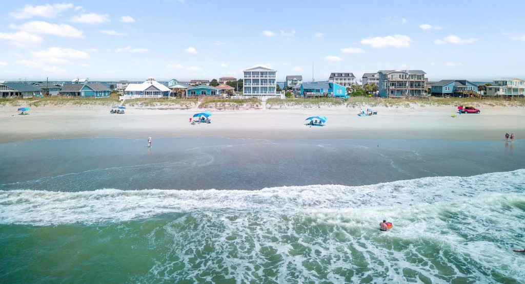 EIRealtyNC's tweet image. Why Visit Emerald Isle in the Off-Season?: lttr.ai/AkEzW

#OutdoorAdventures #EmeraldIsle #PerfectTime