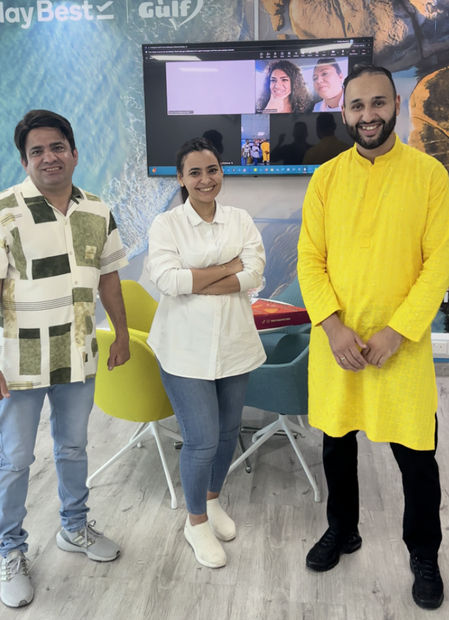 HolidayBestGulf's tweet photo. 🪔 From office to online — our team came together to celebrate #Diwali

#HolidayBestGulf https://t.co/dTwLTvtzo7