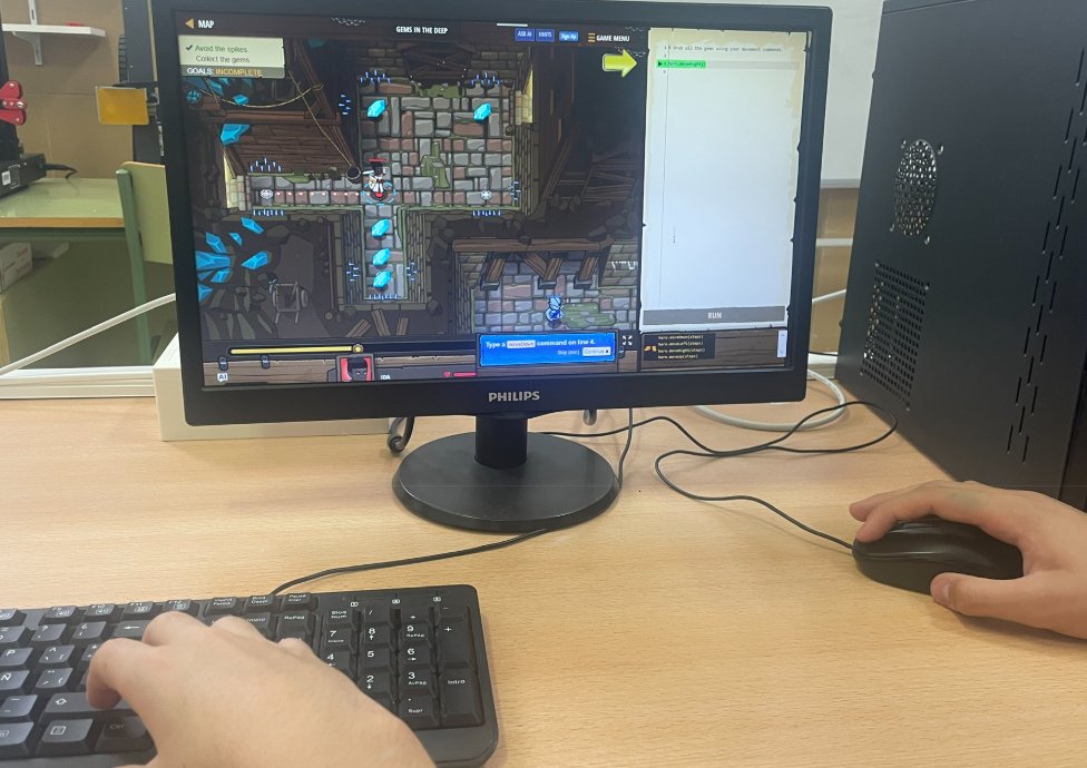 carloseducacyl's tweet image. Aprender código puede ser tan divertido como un videojuego 🎯💡 Así vivimos la Semana del Código en el IES G. Torrente Ballester 👉 codeweek.eu/view/1324350/s… #TorrenTIC #codeweek