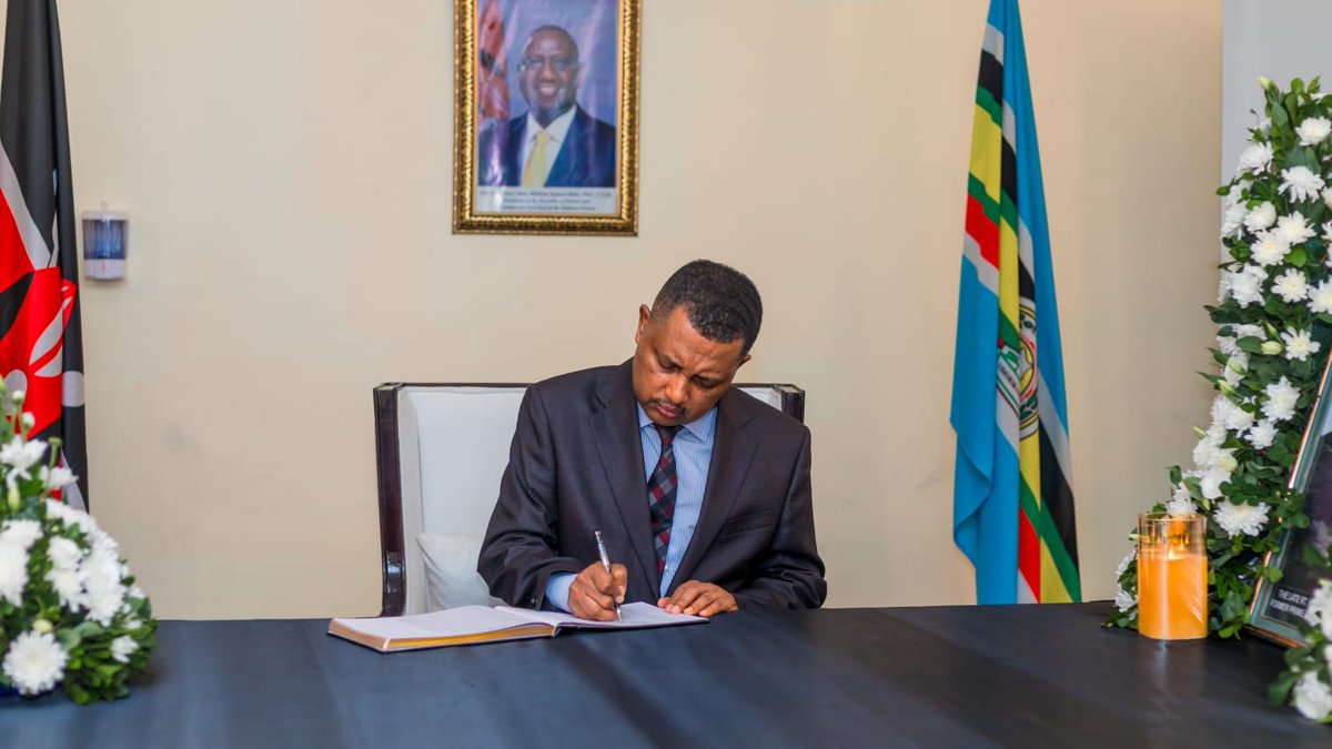This morning, H.E. <a href="/Amb_IsaacNjenga/">Isaac Njenga</a> signed the Condolence Book in honor of the late Rt. Hon. Raila Amolo Odinga, former Prime Minister of Kenya. The Host Government, Diplomatic Community, Diaspora &amp; friends of Kenya in Tanzania also signed the book and offered their condolences.