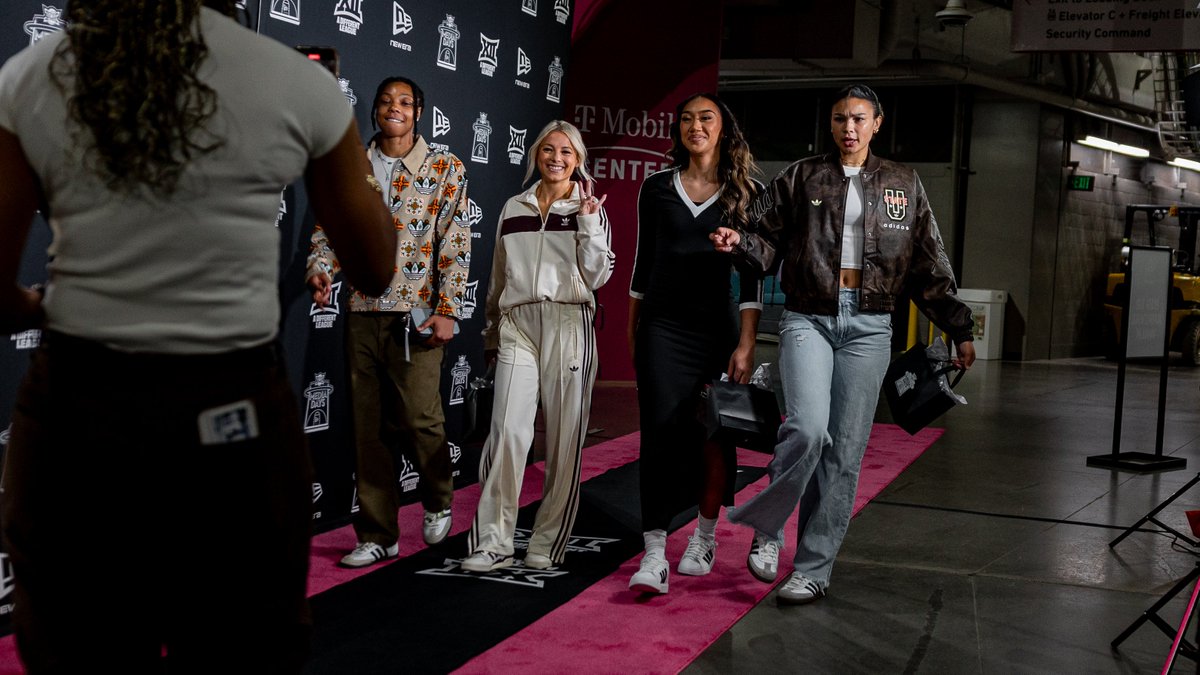 Arriving in style 🔥

#Big12WBB | <a href="/NewEraCap/">New Era Cap</a>
