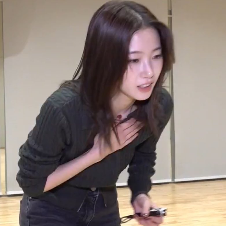 chaewanniee's tweet image. PLEASE LIKE GIRLS