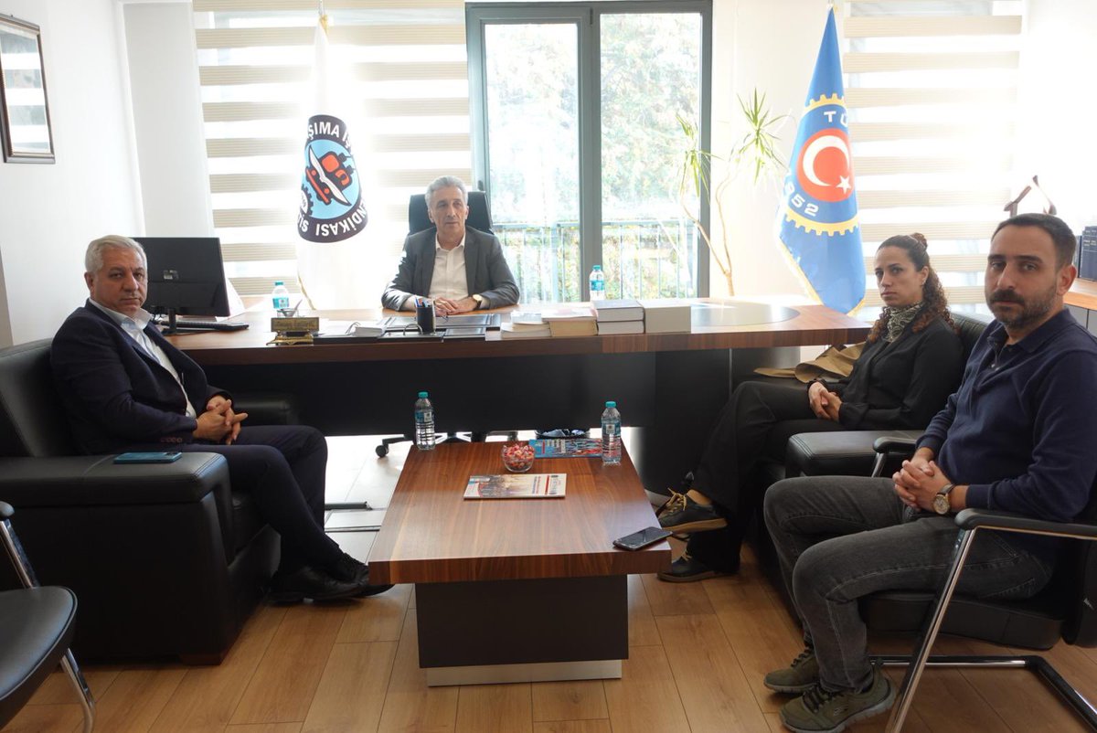 Birleşik mücadeleyi büyütmeliyiz!

Genel Başkanımız Seyit Aslan, İstanbul İl Başkanımız Sema Barbaros ve parti heyetimiz, emek örgütleriyle dayanışma ve ortak mücadele çağrısı kapsamında Tüm Taşıma İşçileri Sendikası’nı (TÜMTİS) ve Birleşik Metal-İş Sendikası’nı ziyaret etti.