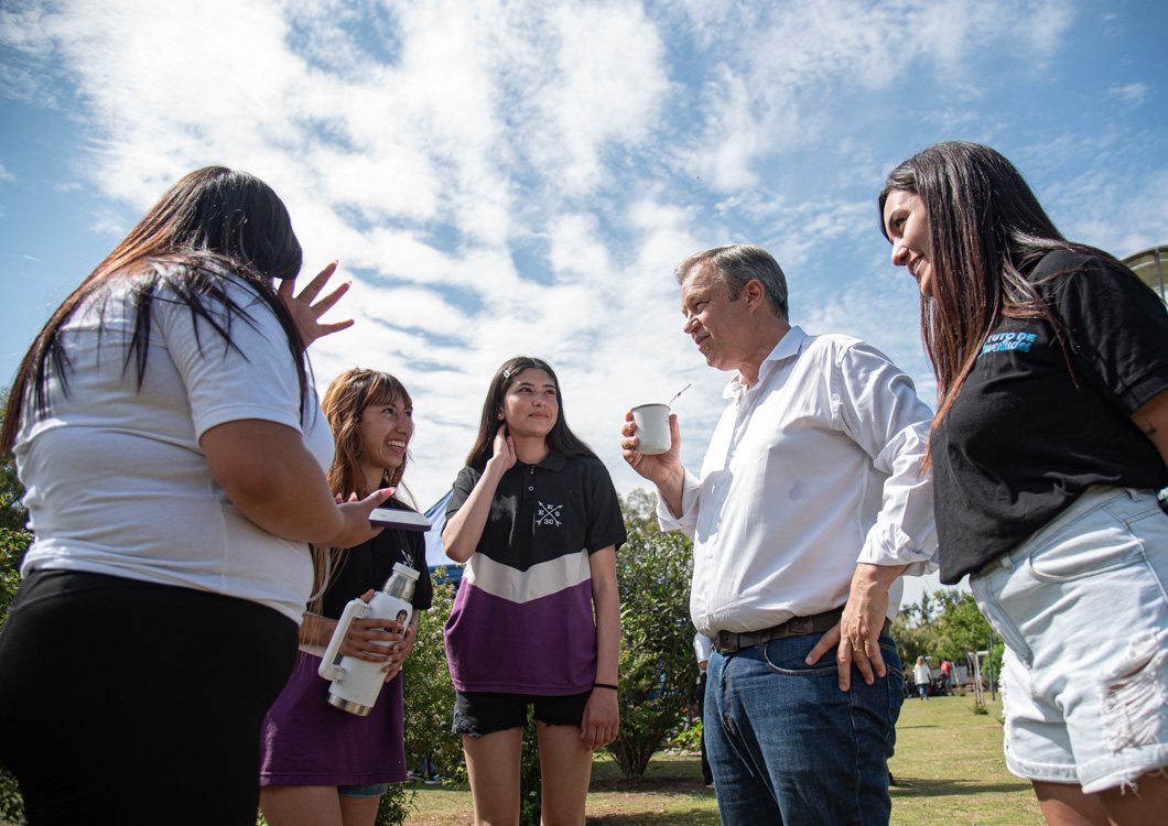 🏝️🌈 Participamos de una importante jornada recreativa junto a más de 1300 estudiantes de 6º año de escuelas públicas y privadas de nuestro distrito en la Granja Educativa Municipal de Ministro Rivadavia.

Durante la jornada, organizada en el marco del Mes de las Juventudes, los