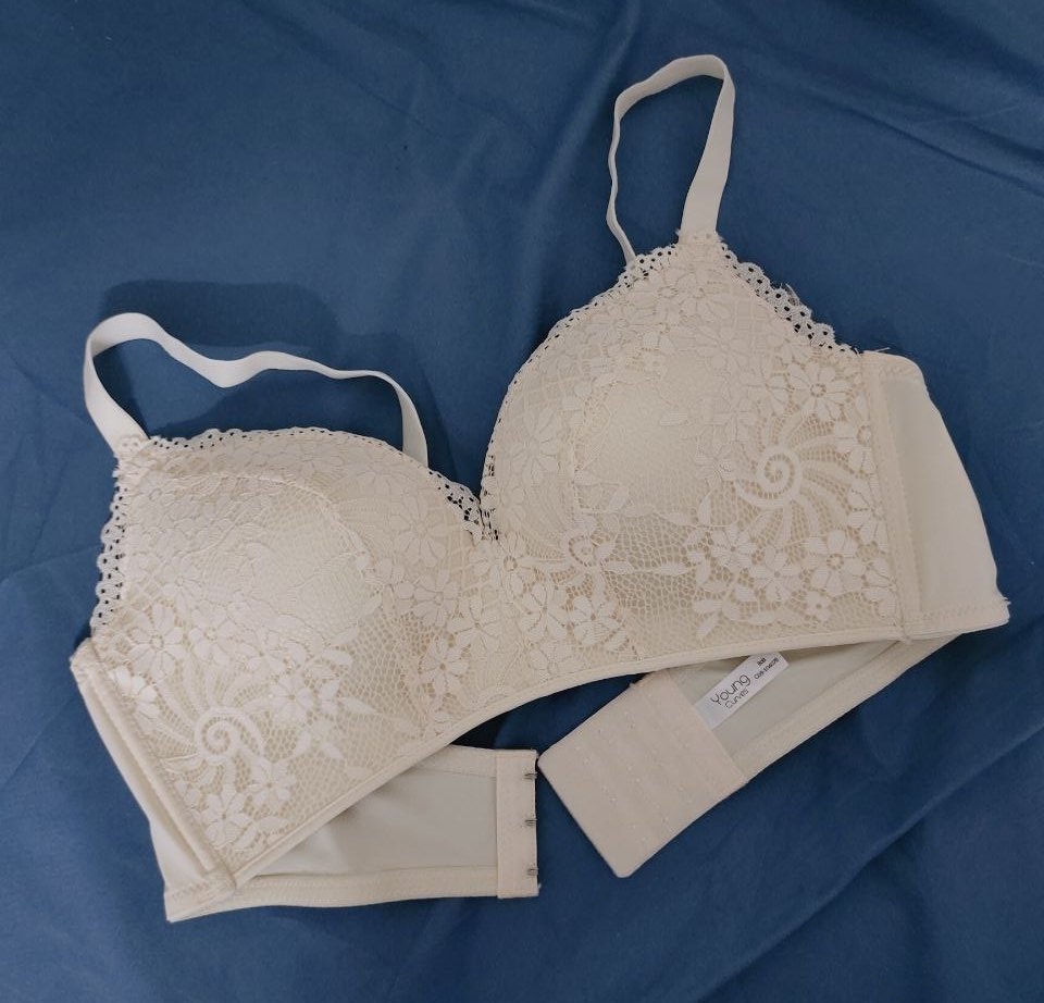 原味内衣新鲜出炉，要的话来私信妹妹 或 Telegram 妹妹 -> Hotbabymilo💗