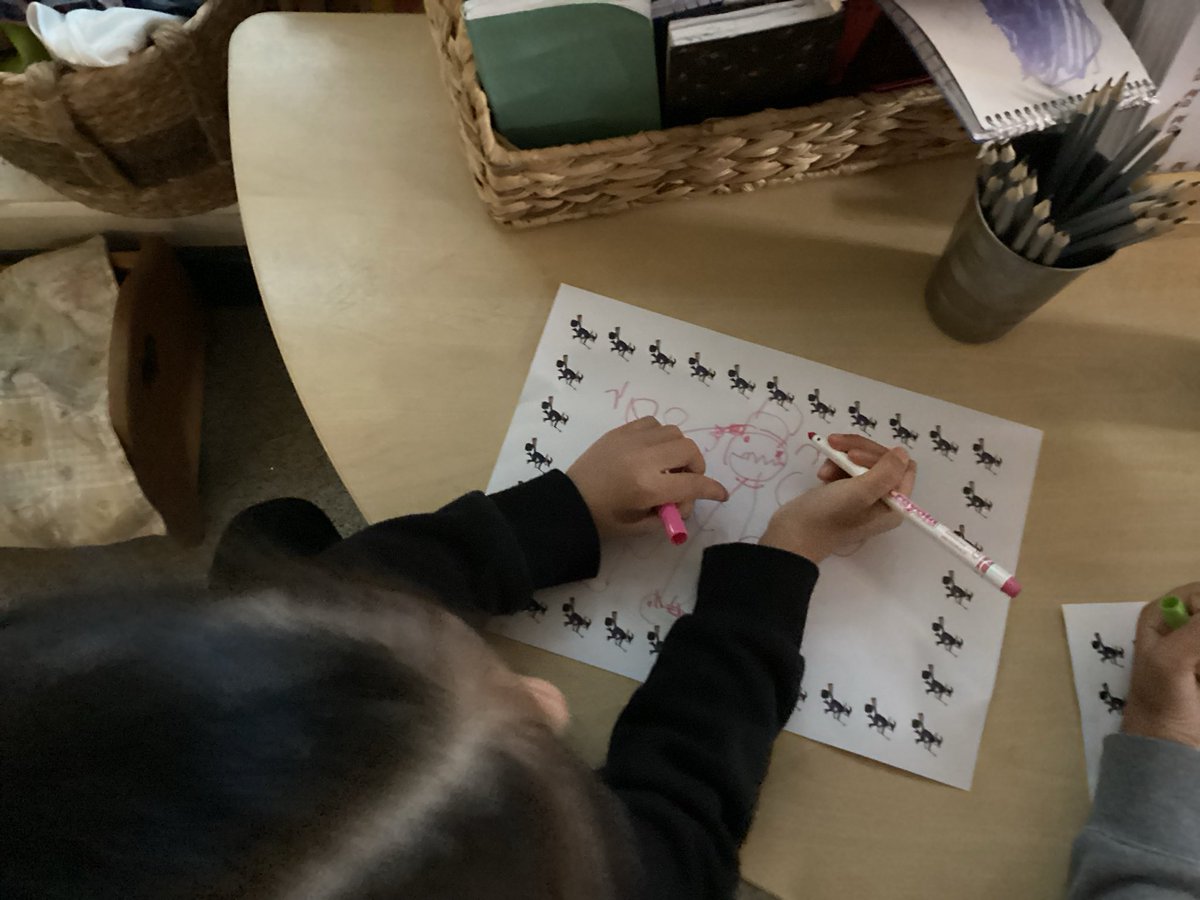 MrsGriffiths7's tweet image. Room on the broom 🧙

Today we drew the witch in drawing club,. We’re working on writing words for our passwords 🕸️🕷️🧙 #drawingclub #eyfs #earlyears