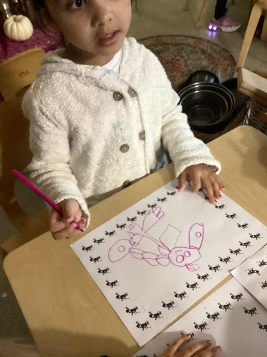 MrsGriffiths7's tweet image. Room on the broom 🧙

Today we drew the witch in drawing club,. We’re working on writing words for our passwords 🕸️🕷️🧙 #drawingclub #eyfs #earlyears