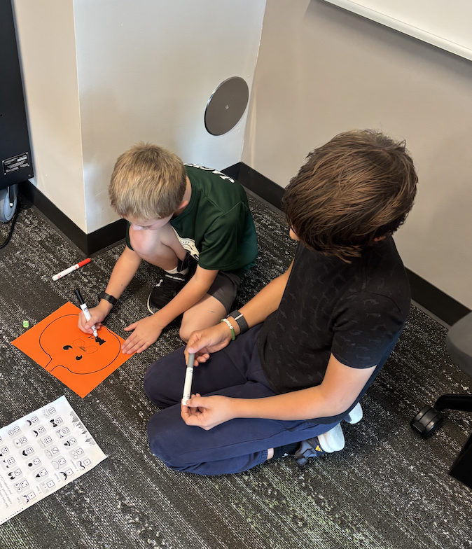 AspenGroveElem's tweet photo. 🍂🎲 Our 2nd and 5th grade buddy classes teamed up for some fall fun! They played a dice game to create their own unique pumpkins 🎃 So many creative and silly designs! 🍁✨ https://t.co/NliSmQ9Vc6