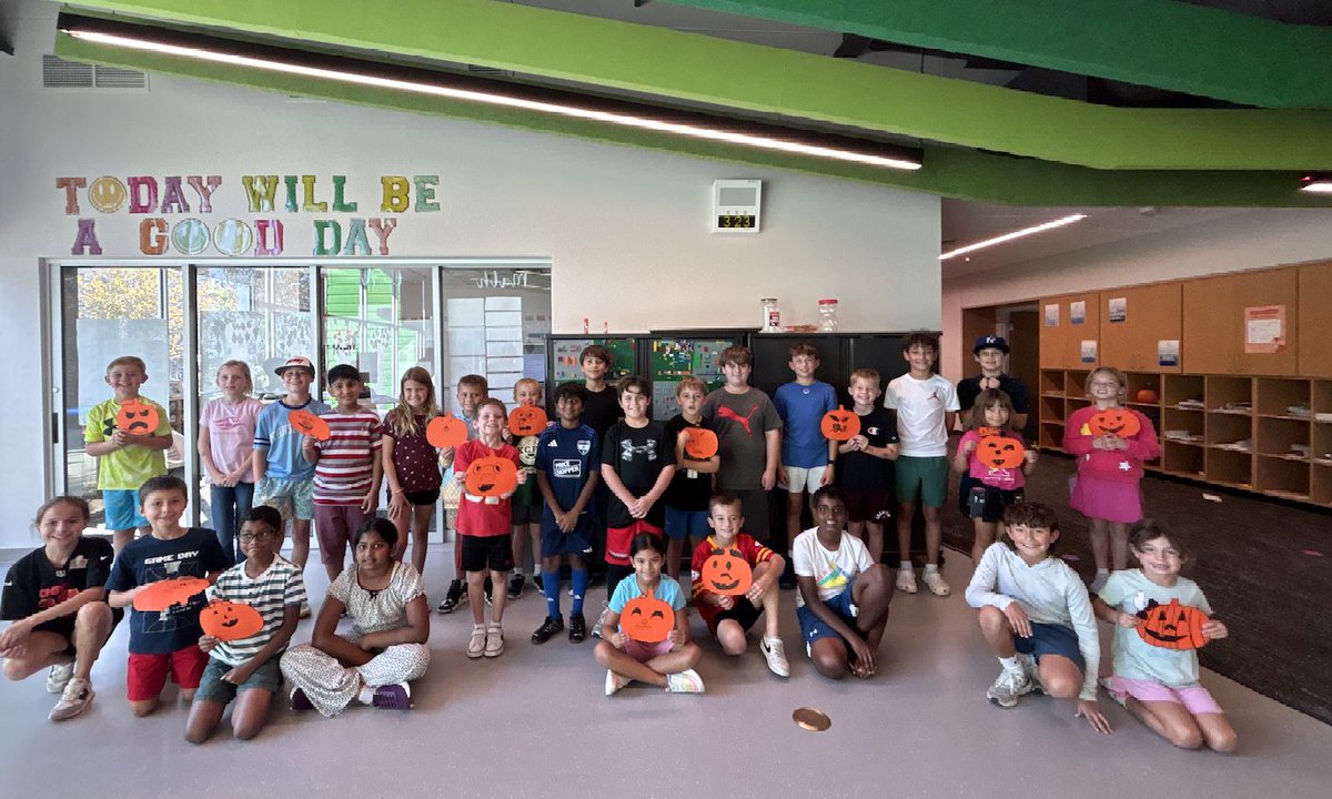 AspenGroveElem's tweet photo. 🍂🎲 Our 2nd and 5th grade buddy classes teamed up for some fall fun! They played a dice game to create their own unique pumpkins 🎃 So many creative and silly designs! 🍁✨ https://t.co/NliSmQ9Vc6