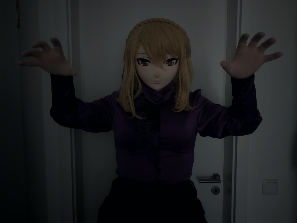 Something is coming out of the darkness. 👻
📸 <a href="/Qyubikigu/">Qyubi Kigu</a>