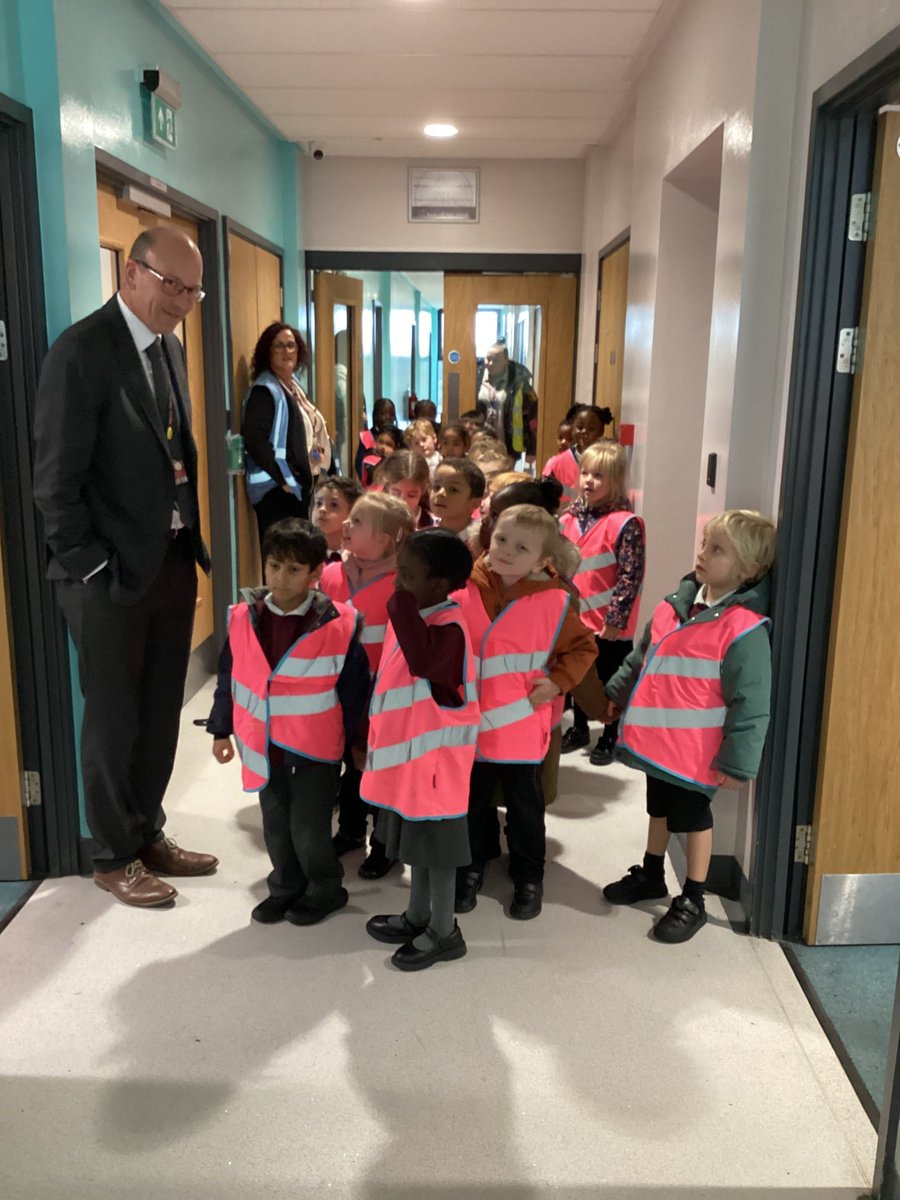 Year 1 visited the secondary site last week as part of their fantastic finish to end the exciting topic of our school, in Geography. The children represented the school well as they sensibly walked down to the secondary site.