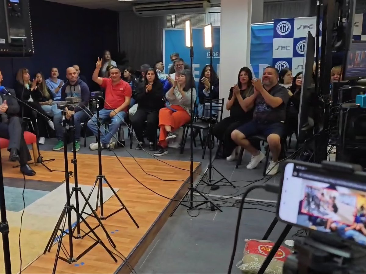 🎙#STREAMCOMERCIO / 1ER ANIVERSARIO / DIA DE LA LEALTAD

🫶🏽QUEREMOS AGRADERCELES POR ACOMPAÑARNOS DURANTE TODO ESTE 1ER AÑO. GRACIAS POR HABER ESTADO PRESENTE EN EL ESTUDIO Y POR AYUDARNOS A DIFUNDIR ESTE PROGRAMA HECHO POR Y PARA EMPLEADOS Y EMPLEADAS DE COMERCIO