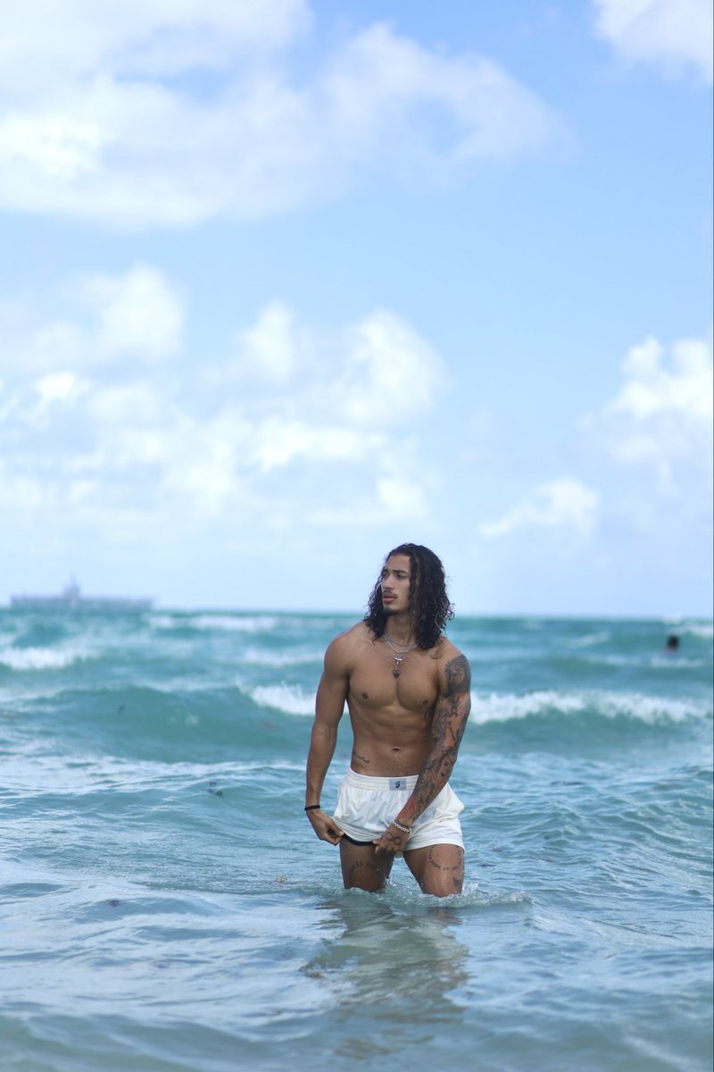 ethanmouzonx's tweet photo. 🌊 https://t.co/iH9KWA7lHU