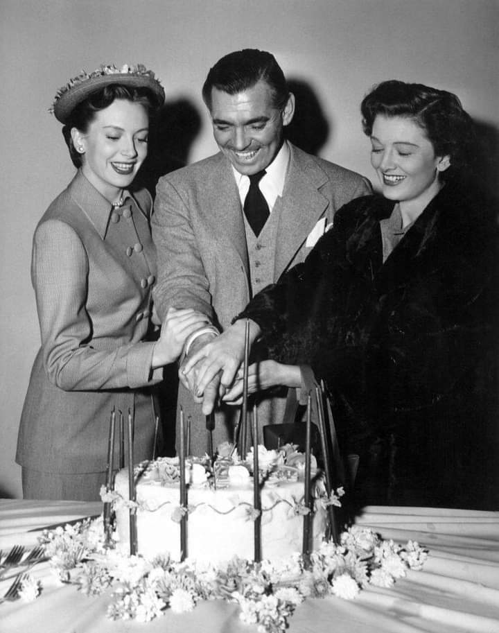 KrysLuvClassics's tweet photo. I feel very happy and blessed to have reached my 40th year of life.
#40thChapter #HappyBirthdayToMe https://t.co/Z47Urmp5qc