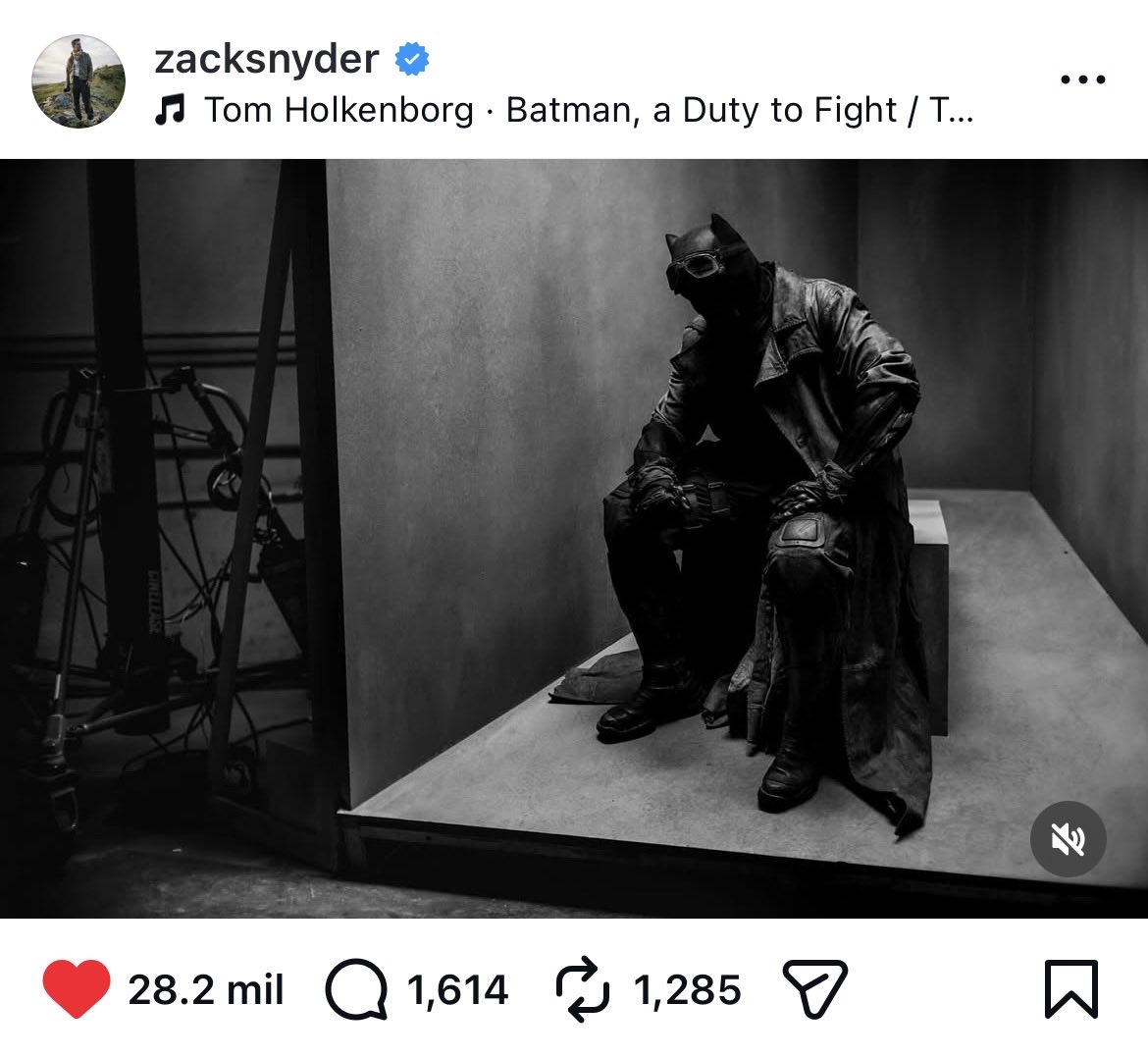 jonacustodio's tweet photo. Sabía que era solo cuestión de tiempo…

Primero el Supermán de esta generación, luego Deathstroke… y finalmente el Batman de esta generación, Ben Affleck!!!

#MakeTheBatfleckMovie https://t.co/mQeykJ5tp6