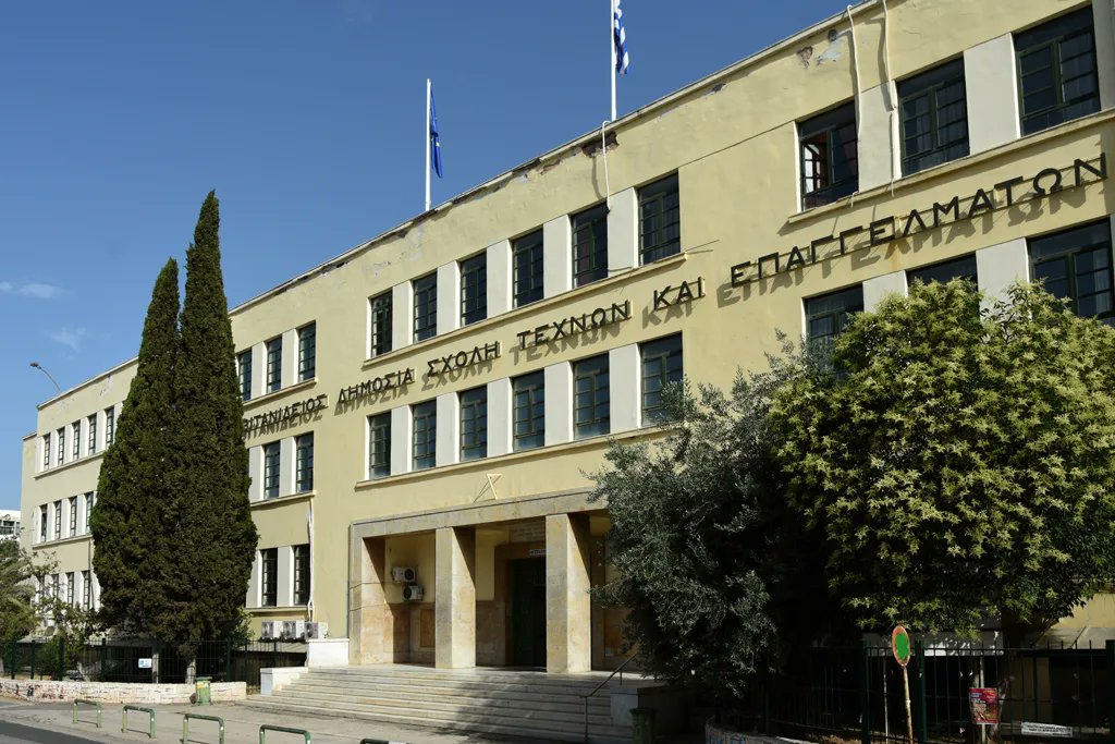 Σιβιτανίδειος: Εξωσχολικός χαστούκισε διευθύντρια και έβρισε καθηγητές -  libre.gr/2025/10/21/siv…