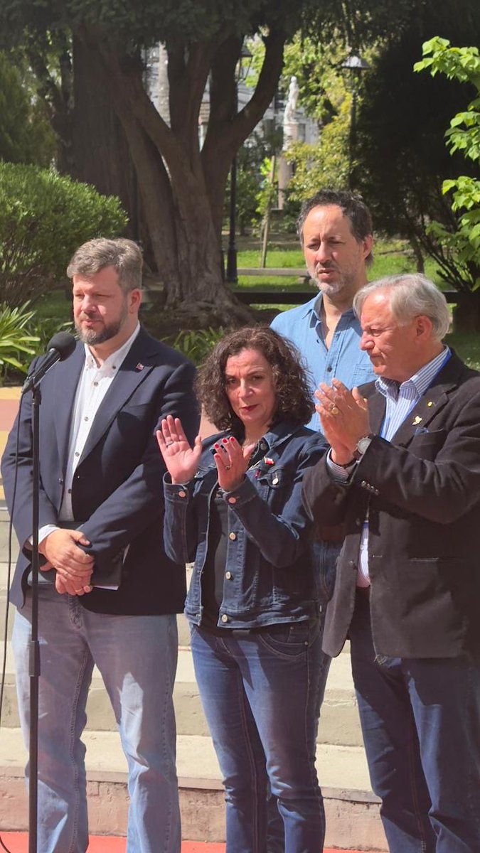 MariaG91196097's tweet photo. 🔴🇨🇱Hoy en el Punto de Prensa de nuestro candidato Presidencial @Jou_Kaiser en el Distrito 21 en la Ciudad de Los Ángeles en su Gira 4K juntos a candidatos a diputados del distrito 20 y 21 #Vota4Kaiser #KaiserPresidenteDeChile #VotaDiputadoNacionalLibertario https://t.co/NiDq0LeyTK