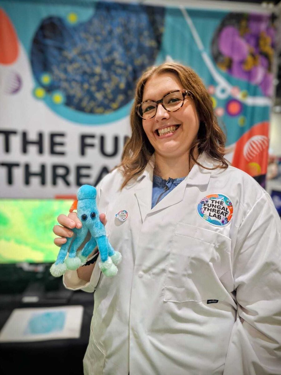 MRCcmm's tweet image. This weekend we&apos;ve been at the #NewScientist Live event at London ExCel. We&apos;ve seen thousands of people keen to learn about the global threat of fungal infections and answered some really tricky questions, such as &apos;Are fungal spores soft or hard?&apos;. 

#engagement #scicomms #STEM